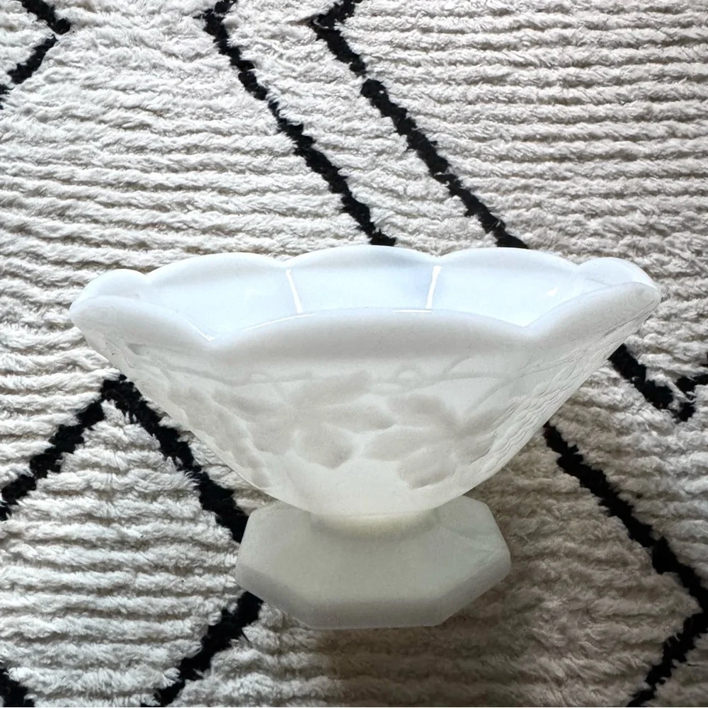Anchor Hocking Vintage Milk Glass Pedestal Compote Bowl